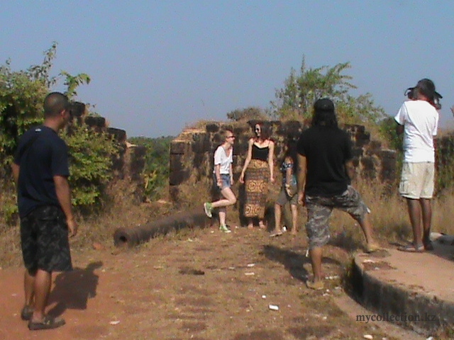 Goa 2011 - Cabo De Rama Fort - Shooting a video clip .JPG