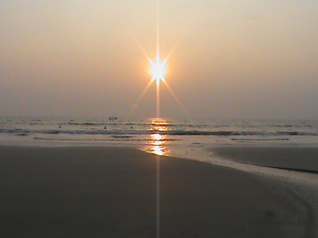 Glare of the Goan sun - Betalbatim 2011.JPG