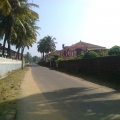 South Goa - Nanu Resort - Betalbatim - 2012 - Дорога с пляжа между территориями отеля Нану Резорт.jpg