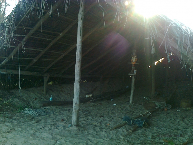 India_Goa_2012_Fishermans_hut.jpg