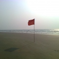Red flag of Betalbatim beach - Красный флаг на пляже Беталбатим.jpg