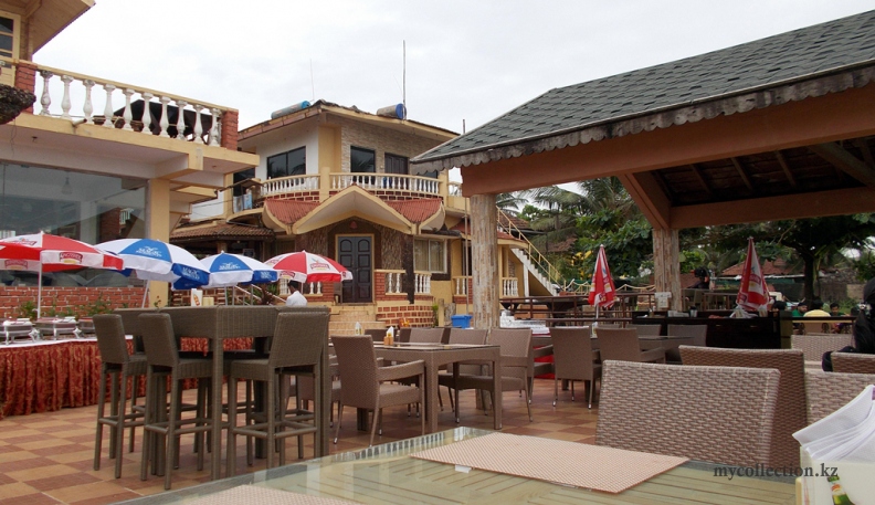 North Goa - Vagator - Restaurant at the hotel Alcove Resorts - Ресторан при отеле Alcove Resorts.jpg