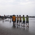 Игры индийцев на пляже Вагатор