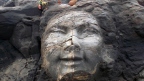 Каменное лицо Шивы на пляже Вагатор