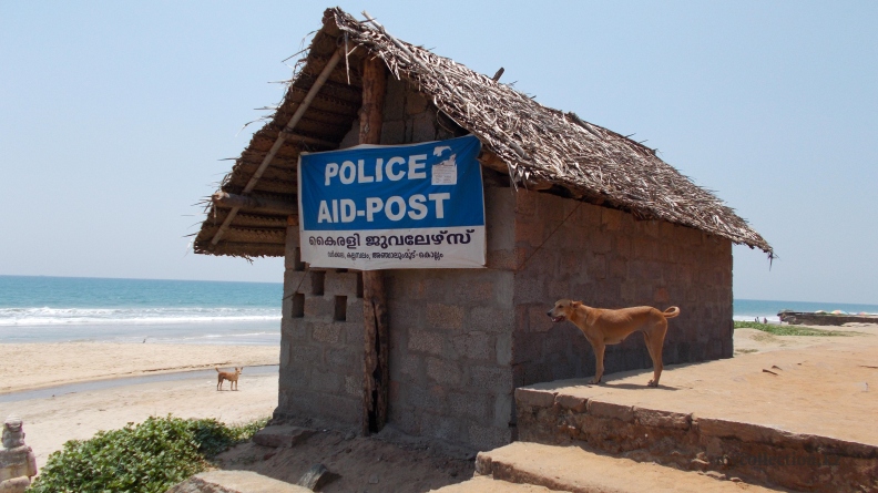 India - Kerala - Varkala - 2014 - Papanasam Beach - Police Post.JPG