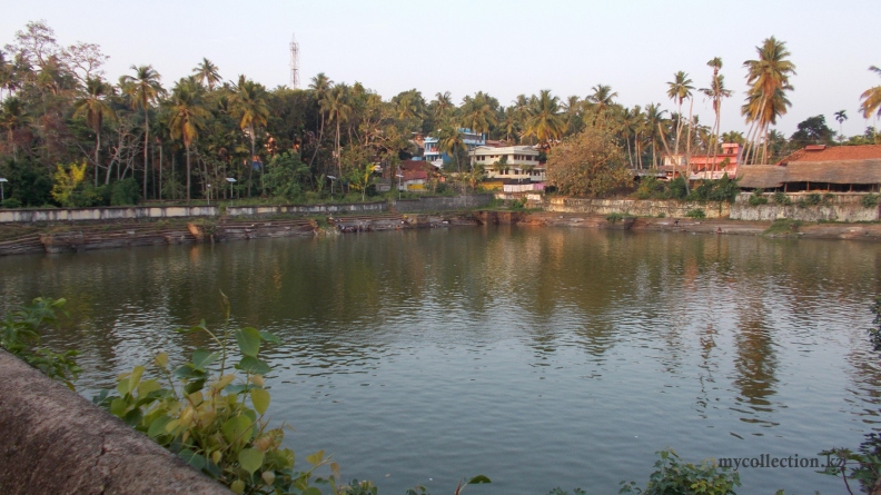 Varkala - Janardanaswamy Temple Pond.jpg