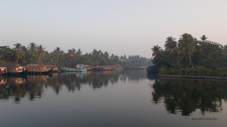 India - Kerala backwaters - Alleppey - Early morning.JPG