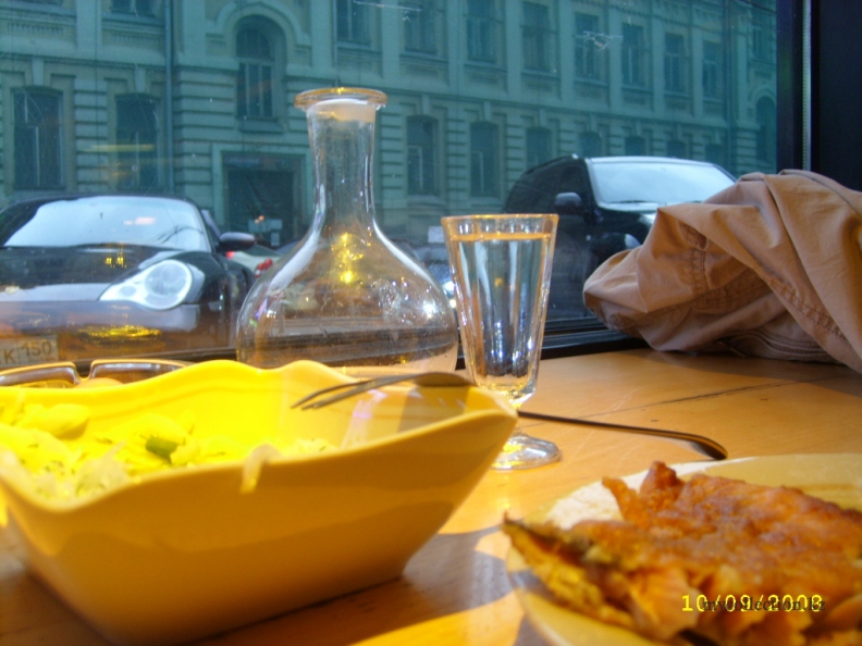 Moscow 2008 Cafe in the Arbat district.JPG
