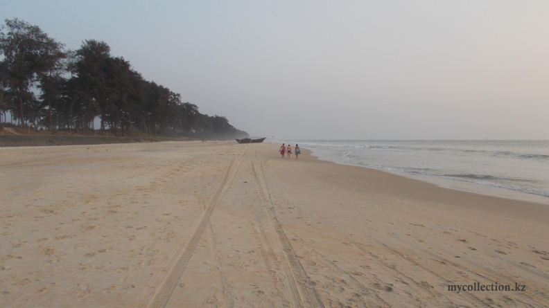 Goa 2016 - Infinite southern beach.JPG