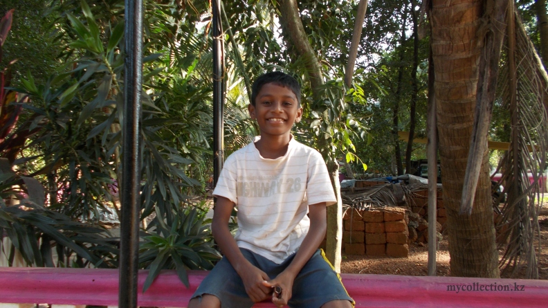 Happy Indian boy smiling - Colva - 2016.JPG