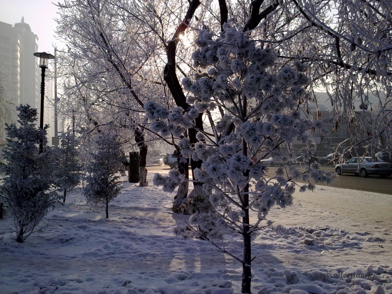 Kazahstan - Astana winter 2012 - Астана зимняя -  Проспект Абая - улица Валиханова - Казахстан.jpg