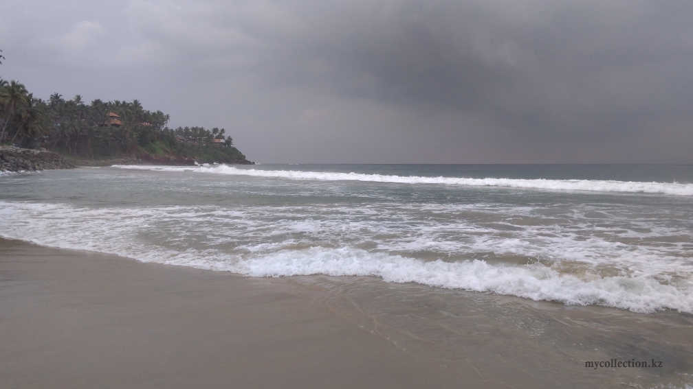 Варкала. Thiruvambadi Beach (черный пляж)