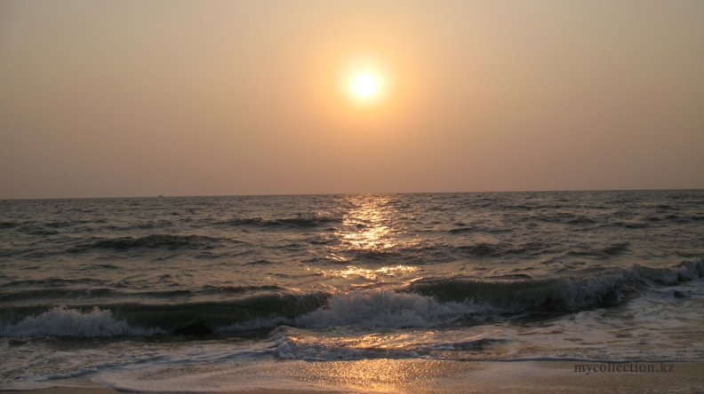 India - Kerala - Sunset at Mararikulam Beach 2019 - Закат на пляже Марарикулам - Sonnenuntergang.jpg