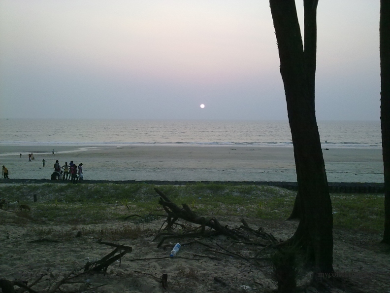 Betalbatim beach - Goa - sunset 2011 - И исчезало солнце в горизонте моря.jpg