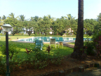 Вид на бассейн в отеле Nanu
