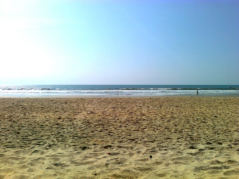 Goa - magic Betalbatim Beach - солнечное побережье Гоа - человек на берегу моря.jpg
