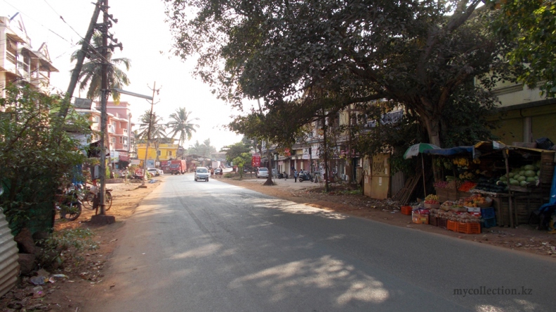 Goa 2015 - Colva Beach road.jpg