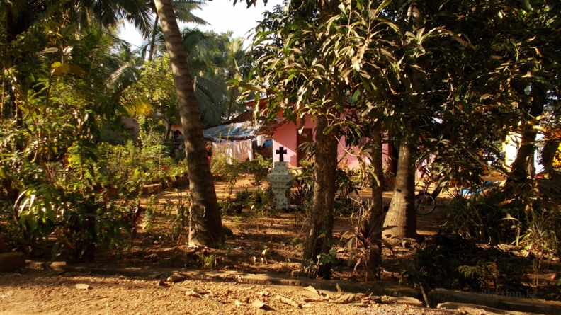 Goa - Colva - House in the village.jpg
