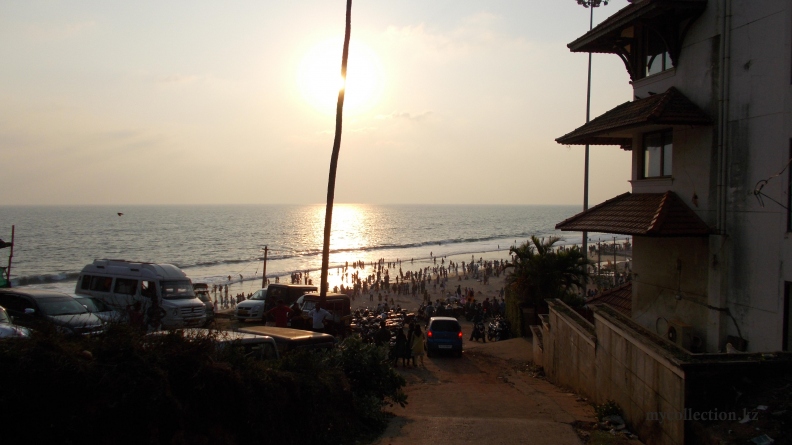 Varkala - Kerala - 2014 - Entrance to the beach of Papanasam - Выход на пляж Папанасам .JPG
